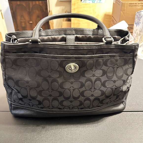 COACH Park Signature Large Carryall tote. F23292. Jacquard Fabric & Leather Trim - Picture 1 of 16